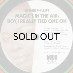 画像1: ESTHER PHILLIPS / MAGIC'S IN THE AIR b/w YOU KEEP ME HANGING ON (12) (1)