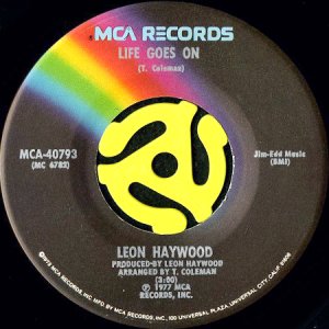 画像1: LEON HAYWOOD / LIFE GOES ON (45's) (1)