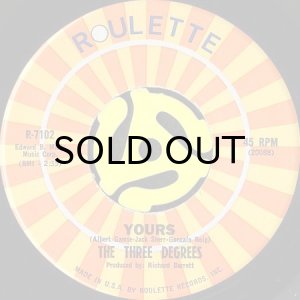 画像2: THE THREE DEGREES / THERE'S SO MUCH LOVE ALL AROUND ME b/w YOURS (45's) (2)