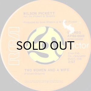 画像2: WILSON PICKETT / TAKE A CLOSER LOOK AT THE WOMAN YOU'RE WITH b/w TWO WOMAN AND A WIFE (45's) (2)