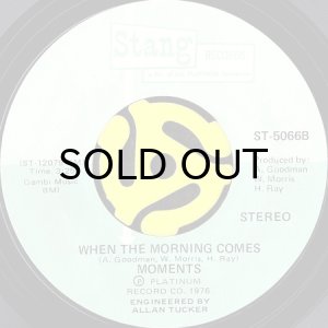 画像2: MOMENTS / NINE TIMES b/w WHEN THE MORNING COMES (45's) (2)