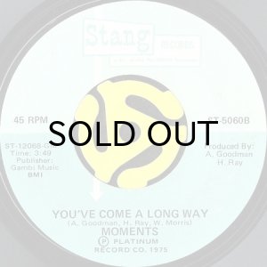 画像2: MOMENTS / LOOK AT ME (I'M IN LOVE) b/w YOU'VE COME A LONG WAY (45's) (2)