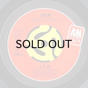 画像2: L.T.D. / KICKIN' BACK (45's) (2)