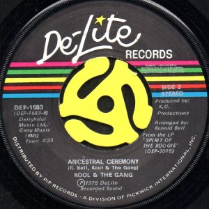 画像2: KOOL & THE GANG / UNIVERSAL SOUND b/w ANCESTRAL CEREMONY (45's) (2)