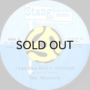 画像2: THE MOMENTS / THANKS A LOT b/w I LOST ONE BIRD IN THE HAND (45's) (2)