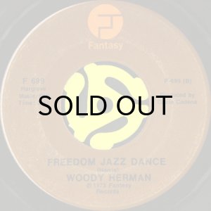 画像2: WOODY HERMAN / THE FIRST THING I DO b/w FREEDOM JAZZ DANCE (45's) (2)