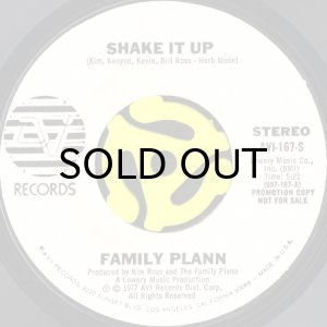 画像1: FAMILY PLANN / SHAKE IT UP b/w SNEAKING OUT THE BACK DOOR (45's) (1)