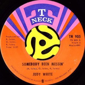 画像1: JUDY WHITE - ISLEY BROTHERS' BAND / SOMEBODY BEEN MESSIN' (45's) (1)