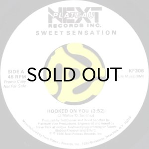 画像1: SWEET SENSATION / HOOKED ON YOU (45's) (WHITE PROMO) (1)