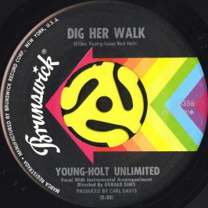 画像1: YOUNG-HOLT UNLIMITED / DIG HER WALK b/w YON GIMMIE THUM (45's) (1)