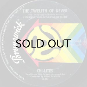 画像1: CHI-LITES / THE TWELFTH OF NEVER b/w LET ME BE THE MAN MY DADDY WAS (45's) (1)