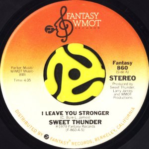 画像1: SWEET THUNDER / I LEAVE YOU STRONGER b/w WHAT'S THE SOUND (45's) (1)